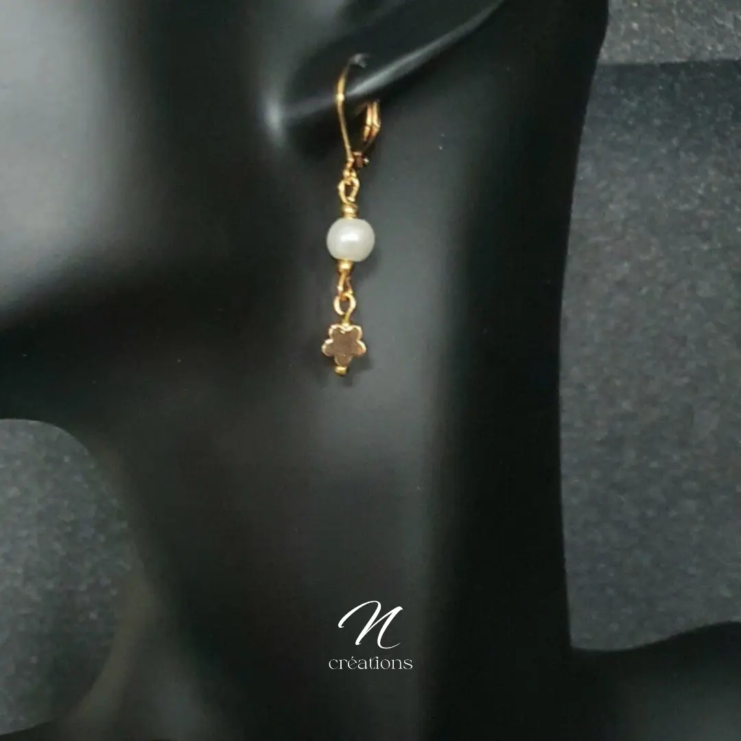 Dormeuses dorées perles nacrées