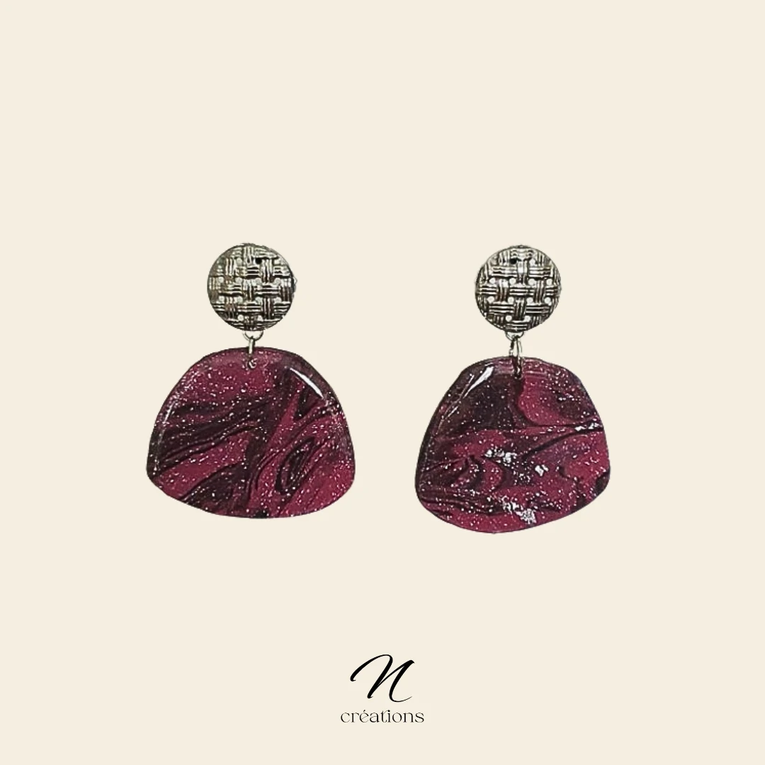 Boucles d’oreilles violettes marbrées et feuilles d’argent