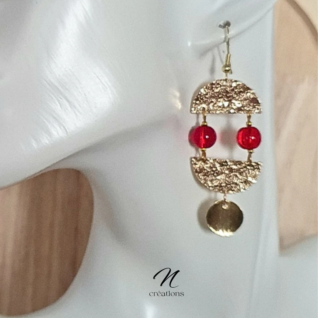 Boucles d'oreilles demi-Lunes verre rouge