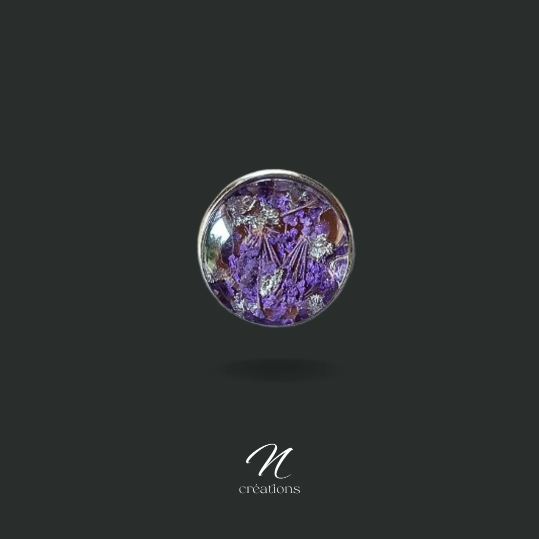 Bague ronde fleurs séchées violettes