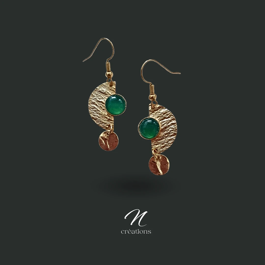 Boucles d'oreilles Demi-Lunes Martelées et Onyx Vert