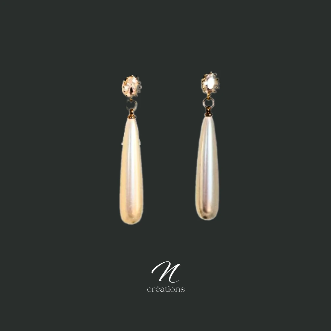 Boucles d'Oreilles Longues Gouttes Nacrées Blanches