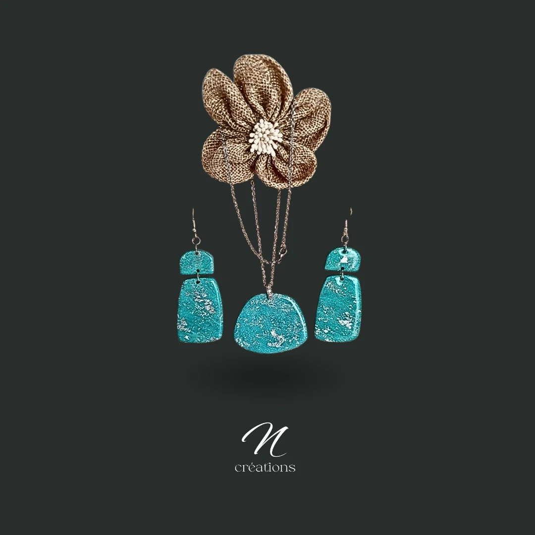 Parure artisanale collier & boucles en argile polymère turquoise, paillettes et feuilles d’argent. Chaînette acier inoxydable.