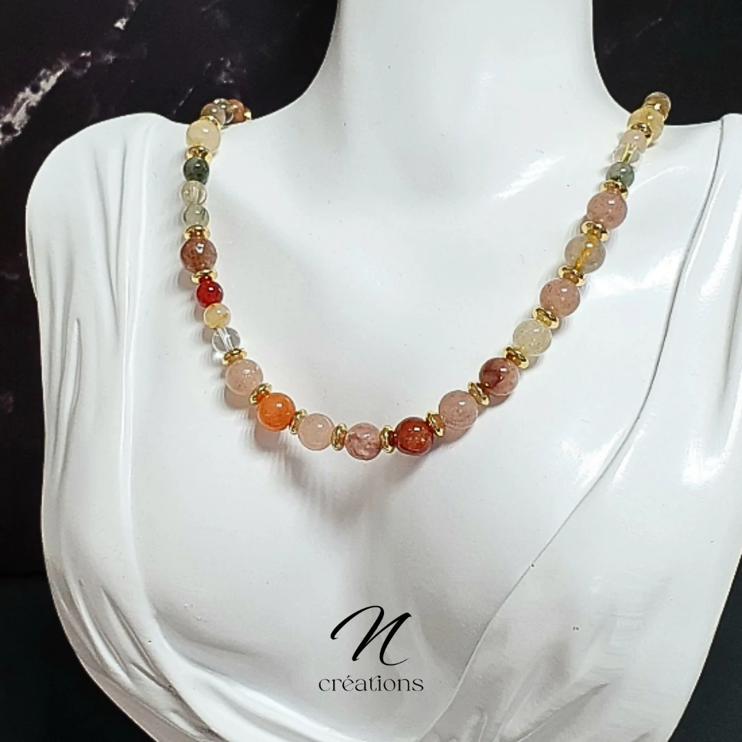 Collier 40 cm en Quartz rutile grade 5A, perles 6-8 mm et acier doré inoxydable. Créativité, énergie positive, fait main.